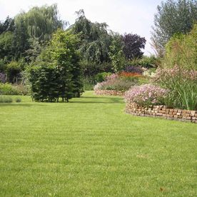 Tuin bij monumentale boerderij